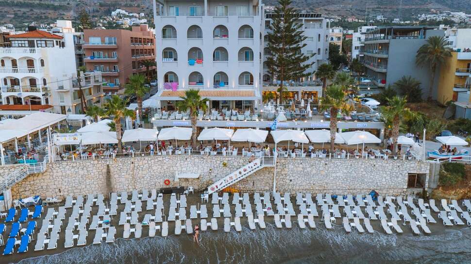 Een foto van het strand bij Glaros Beach Hotel