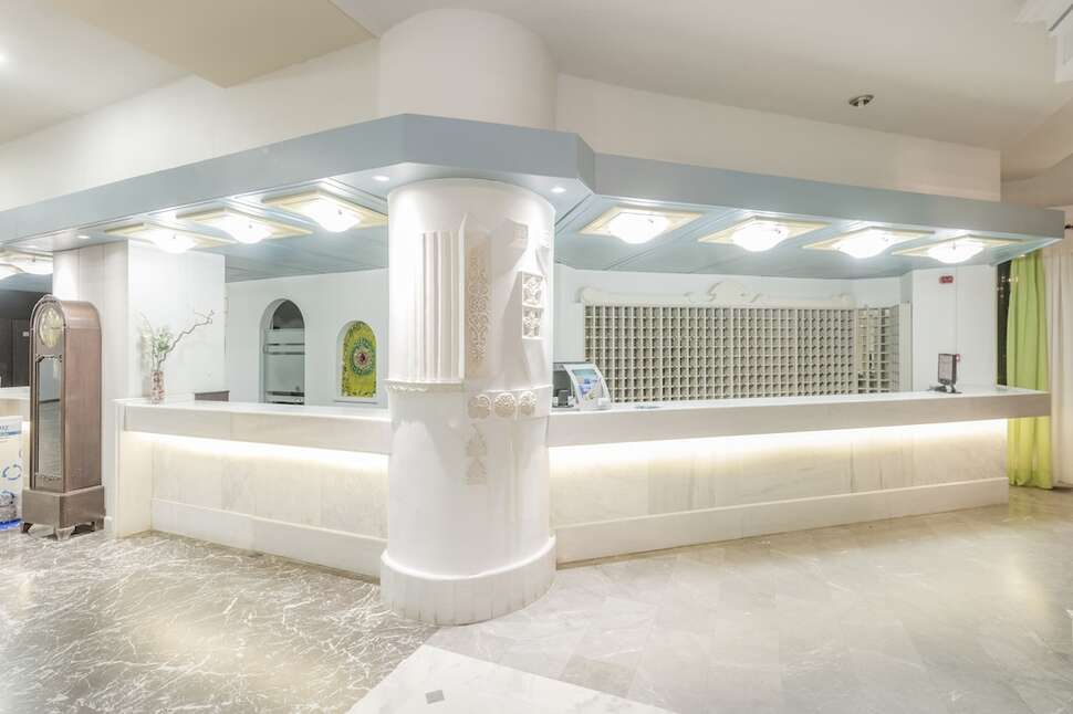 Een foto van het interieur van Atlantis Hotel