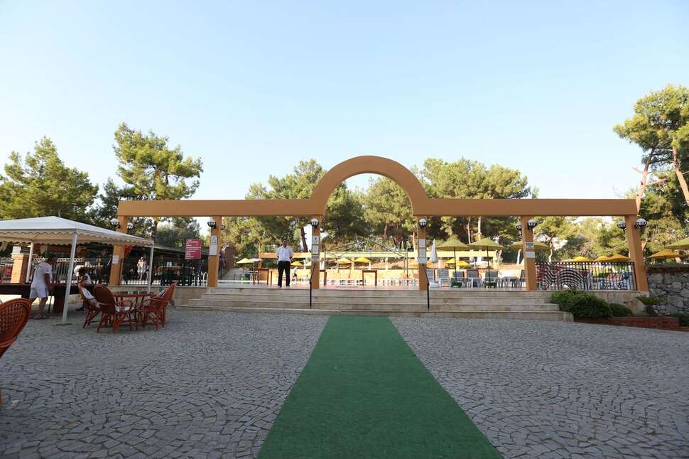 Een foto van het terras bij Tuntas Family Suites Kusadasi