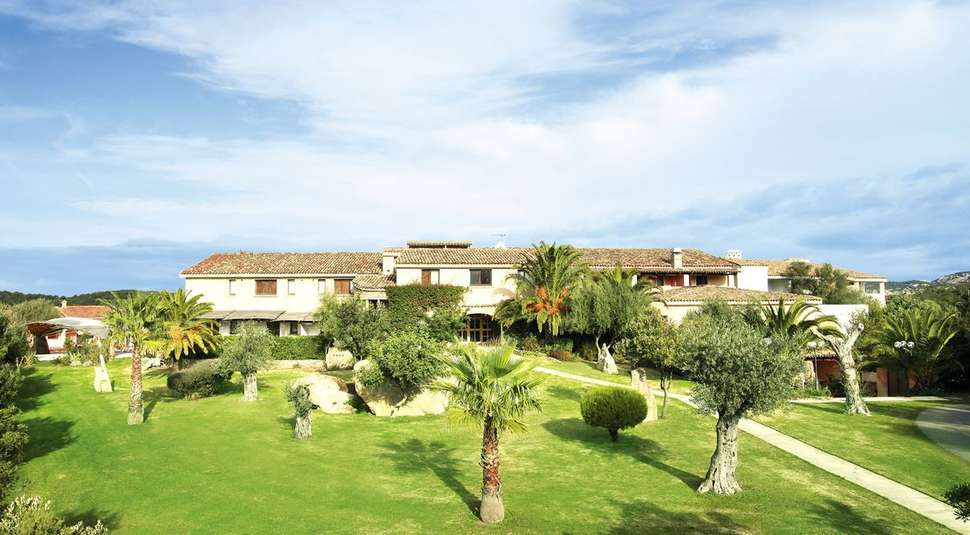 Een foto van de buitenkant van Hotel Pulicinu
