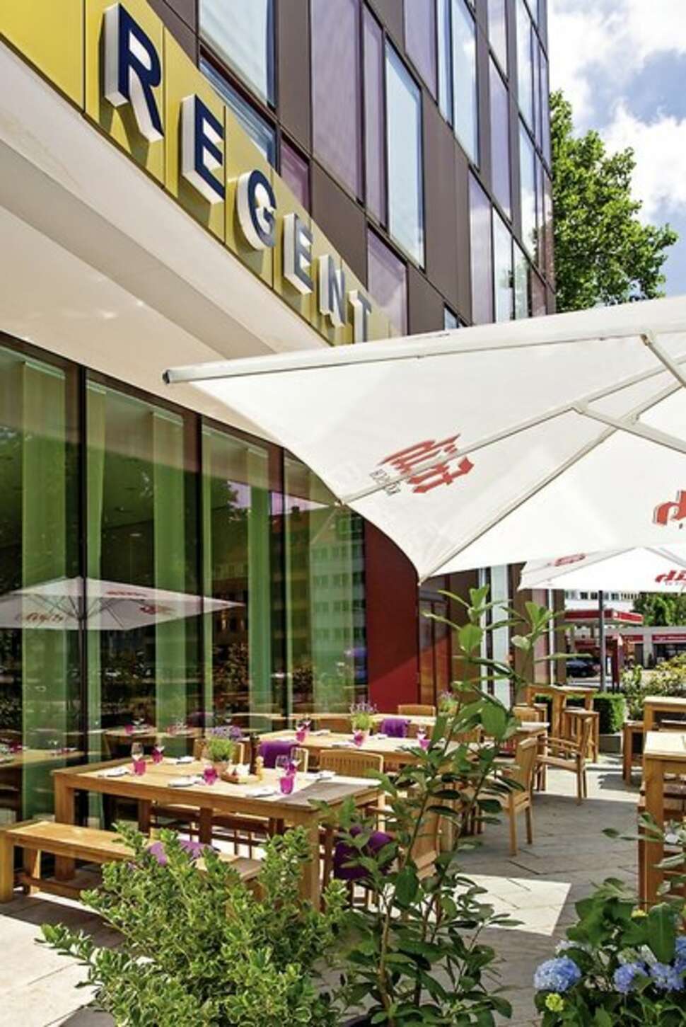 Een foto van het terras bij Ameron Köln Hotel Regent