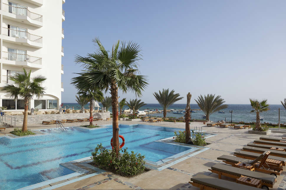 Een foto van het zwembad bij Royal Star Beach Resort