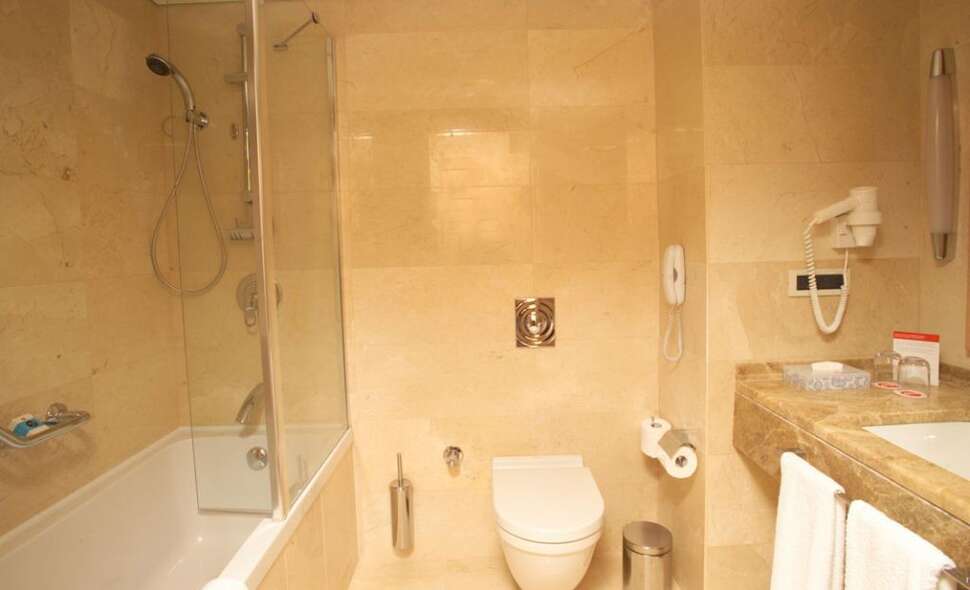 Ein Foto Ramada Plaza By Wyndham İstanbul City Center