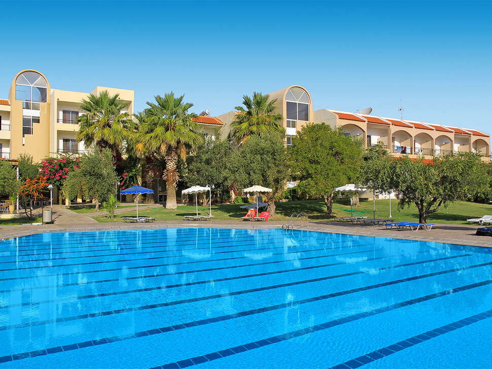 Een foto van het zwembad bij Marianna Palace Hotel
