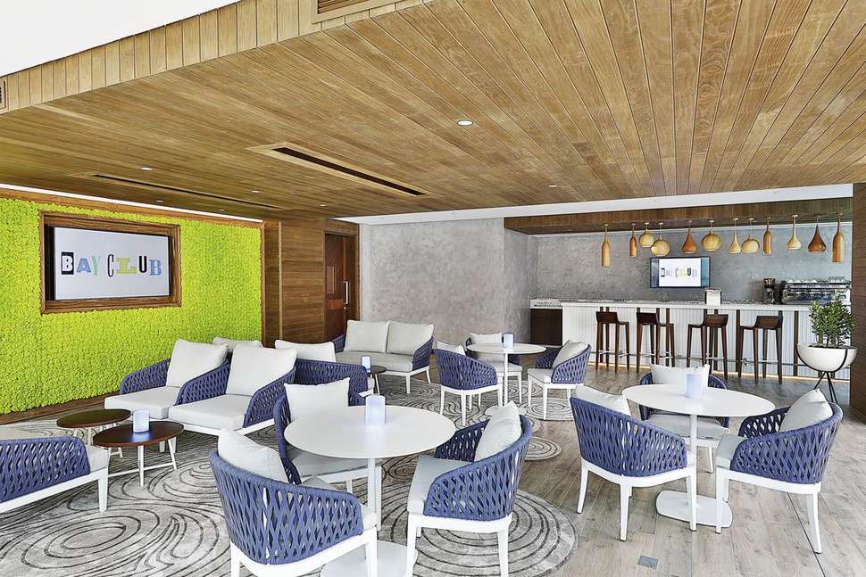 Ein Foto DoubleTree by Hilton Dubai Business Bay