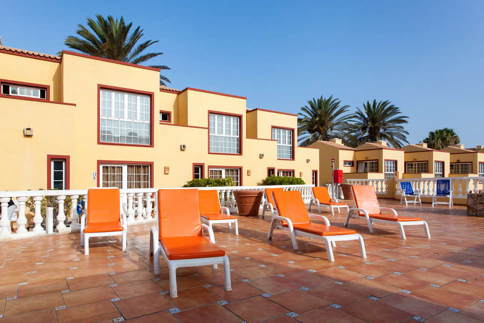 Een foto van het terras bij Maxorata Beach