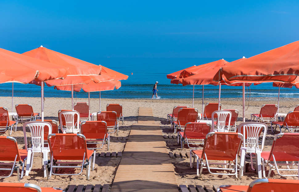 Ein Foto vom Strand beim Eliros Mare