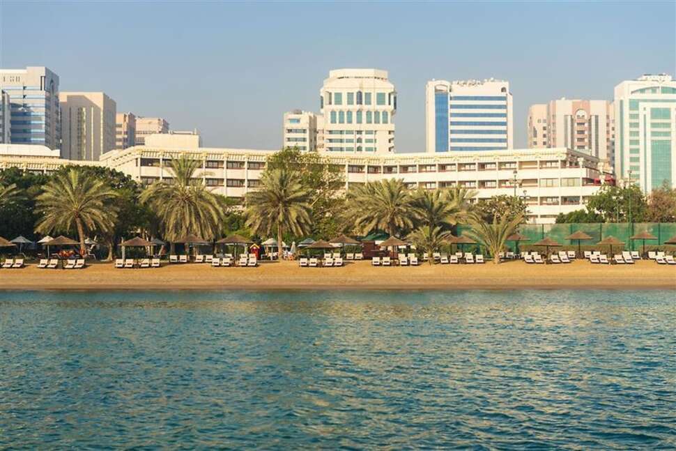 Ein Foto von der Außenansicht des Le Meridien Abu Dhabi