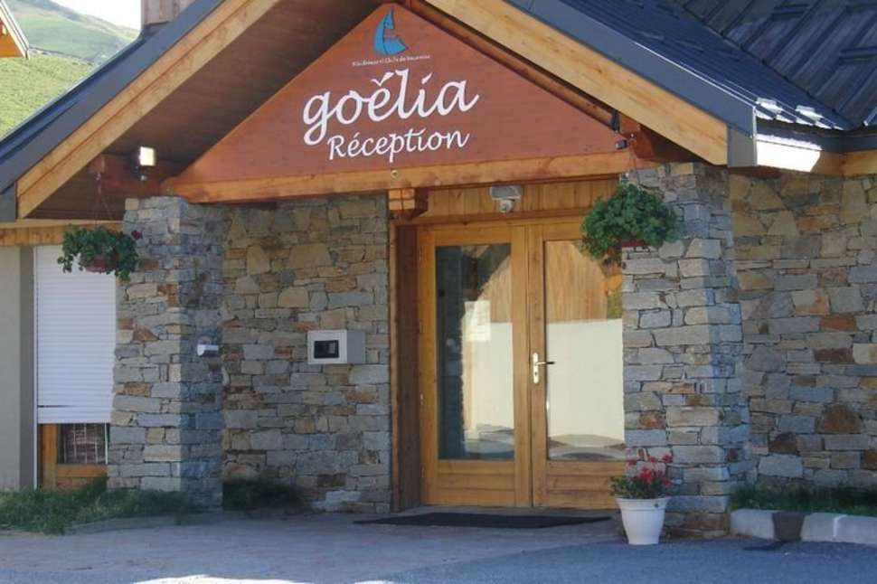 Een foto van de buitenkant van Les Chalets Goelia