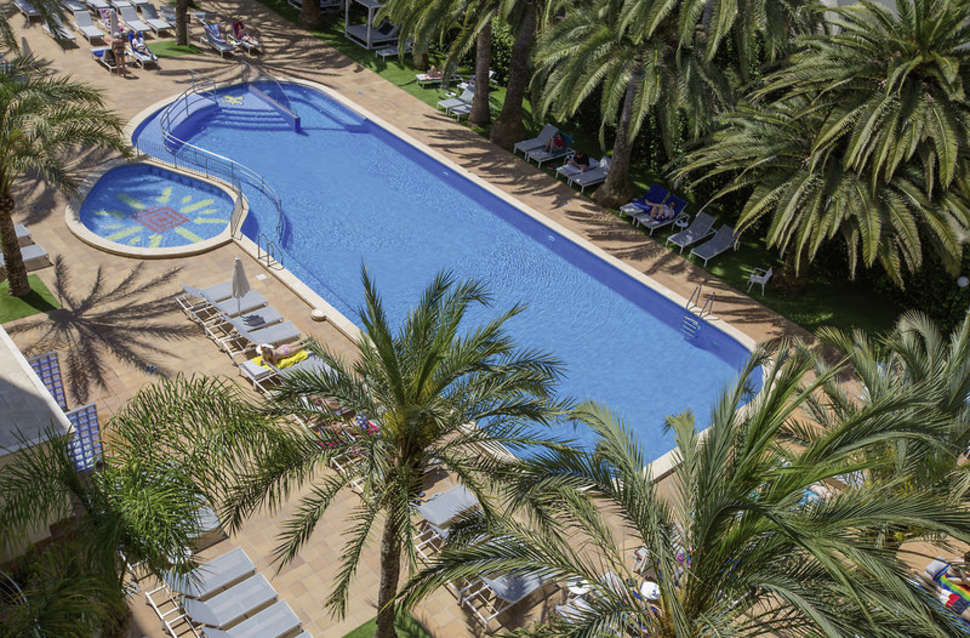Een foto van het zwembad bij Hotel Cosmopolitan