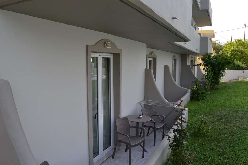 Een foto van de buitenkant van Alex II Appartementen