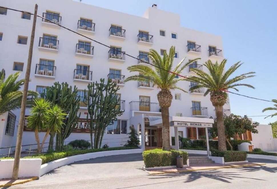 Ein Foto von der Außenansicht des Hotel Riomar