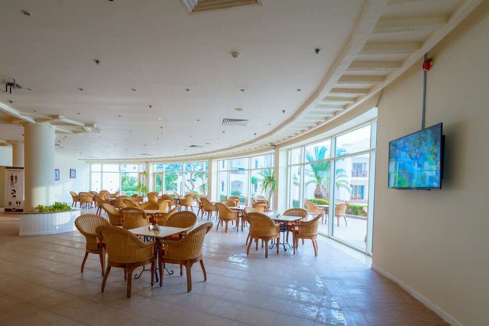 Een foto van het interieur van Sunrise Alma Bay Resort