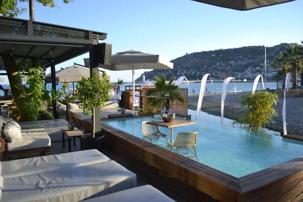 Een foto van het zwembad bij En Vie Beach Boutique Hotel