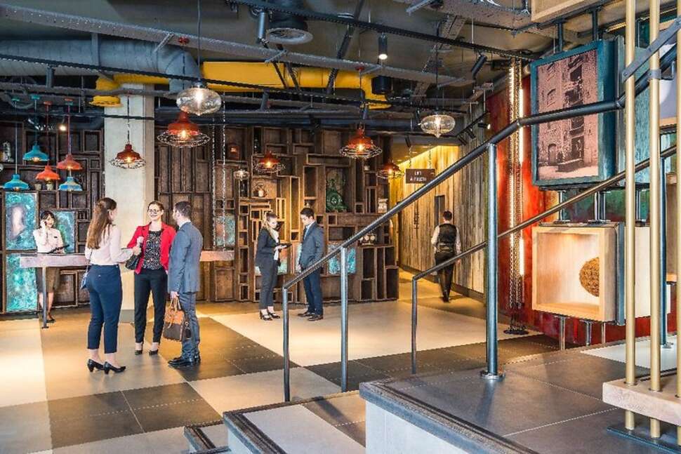 Een foto van het interieur van Novotel London Canary Wharf
