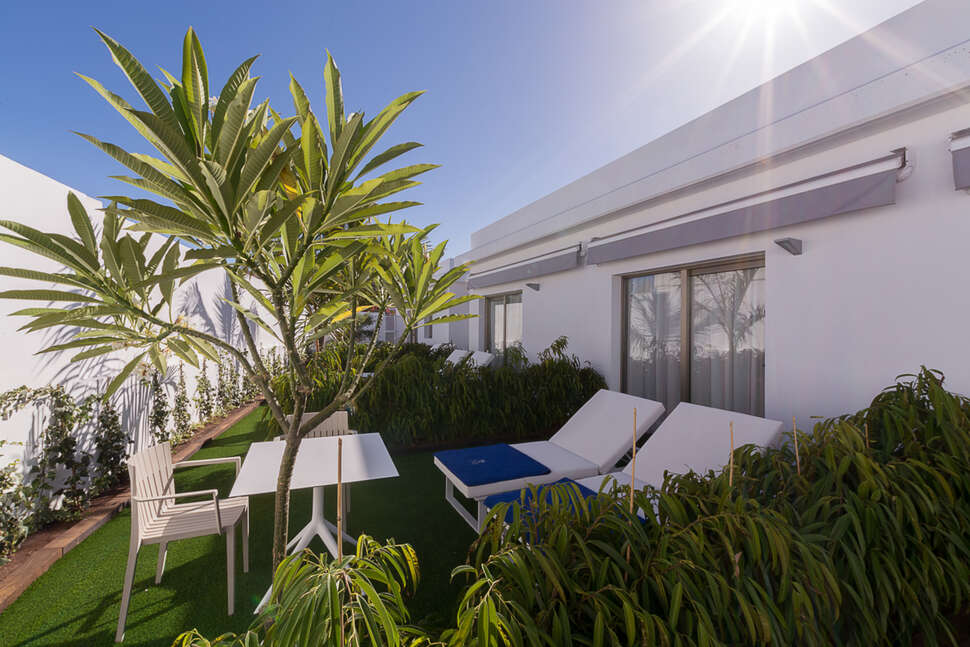 Een foto van het terras bij Silvi Villas