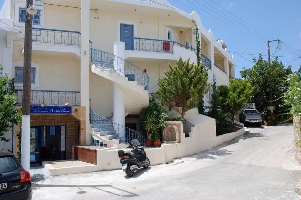 Een foto van de buitenkant van Appartementen Ariadne