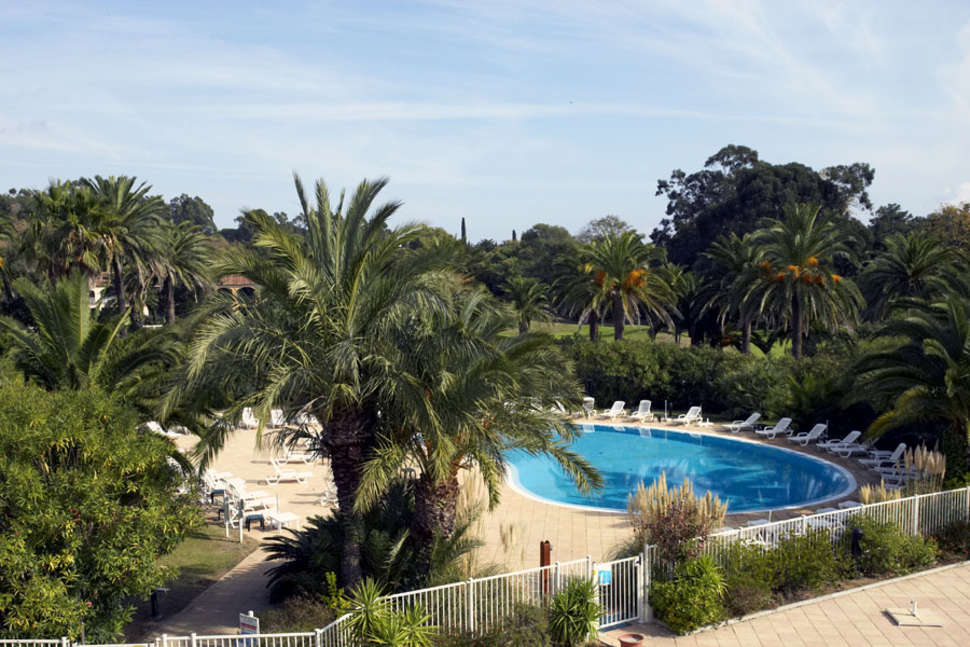 Een foto van het zwembad bij Sowell Hotels Golfe de Saint Tropez