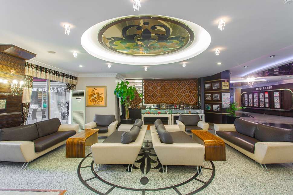 Een foto van het interieur van Doganay Beach Club