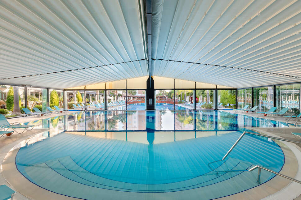 Een foto van het zwembad bij Ramada Resort by Wyndham Lara