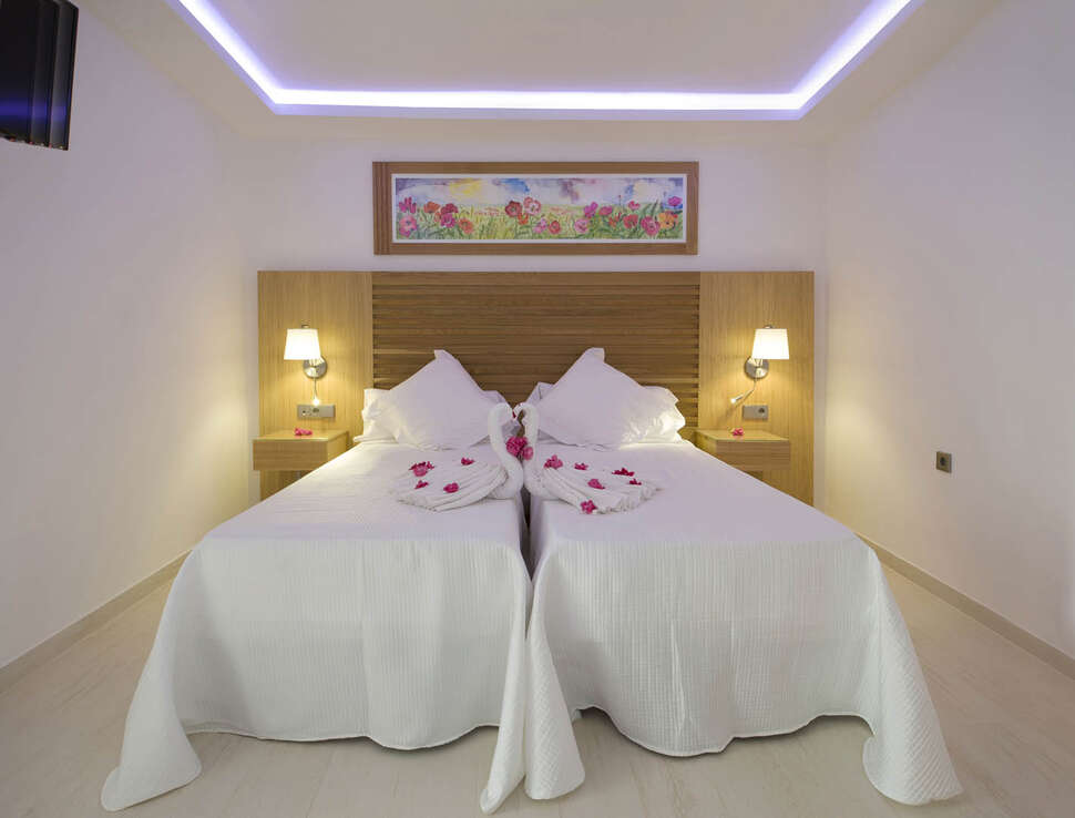 Een foto van My Way Luxury Ibiza Studios