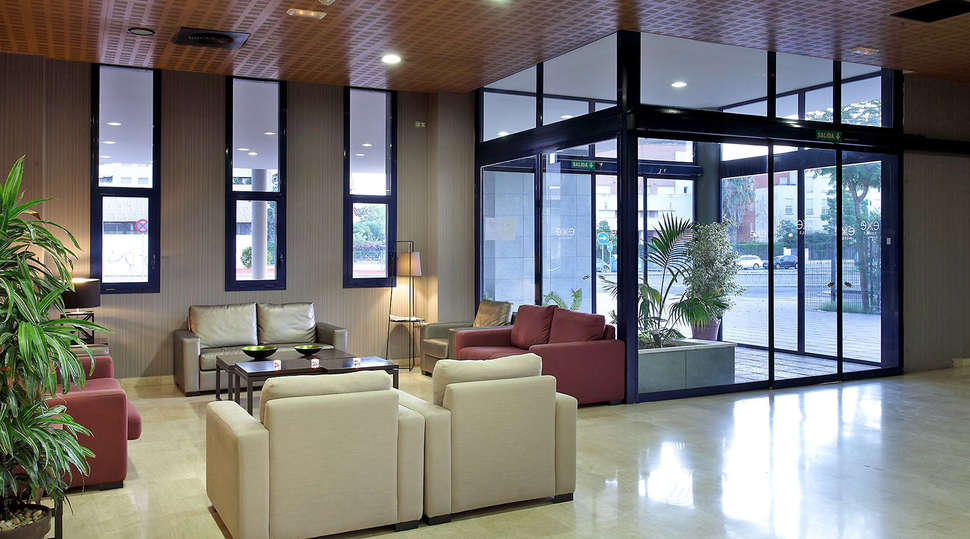 Een foto van het interieur van Exe Sevilla Palmera