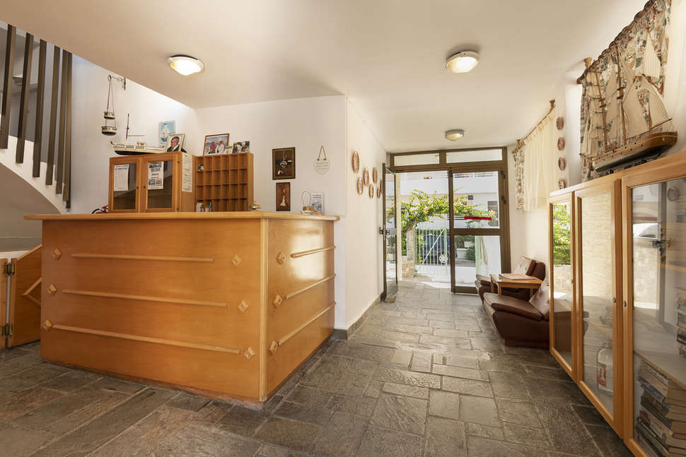 Een foto van de buitenkant van Kardamena Holidays Appartementen