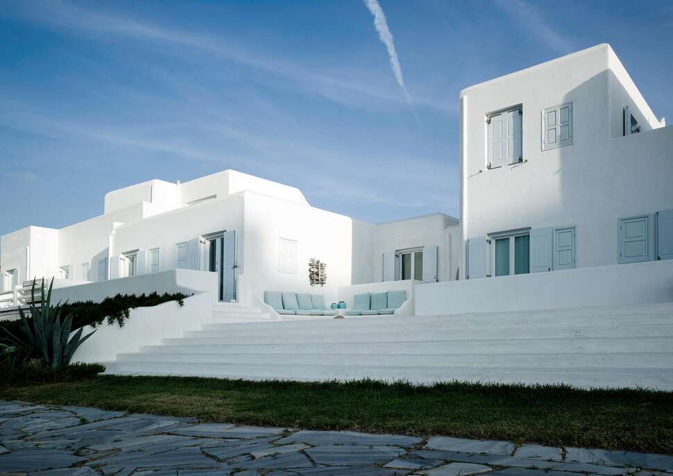 Een foto van de buitenkant van Mykonos Bay Hotel
