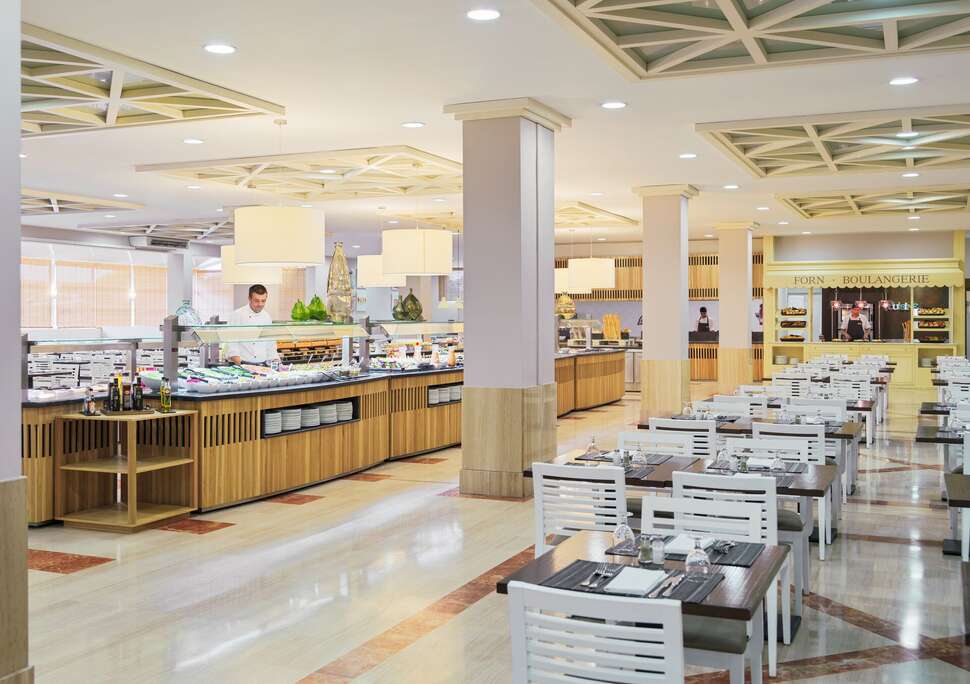 Een foto van het interieur van H10 Mediterranean Village