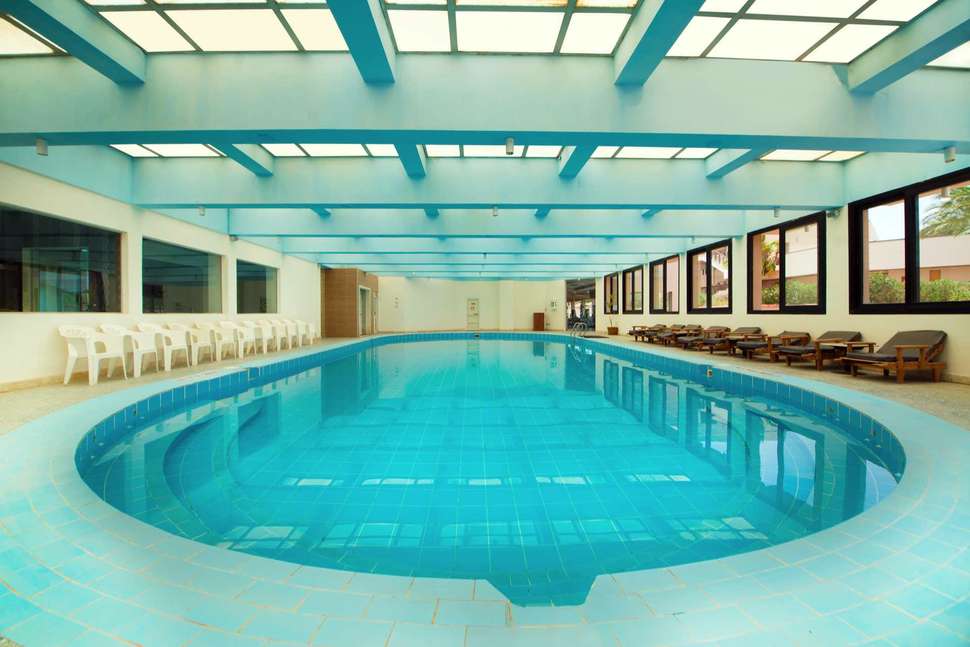 Een foto van het zwembad bij Pharaoh Azur Resort