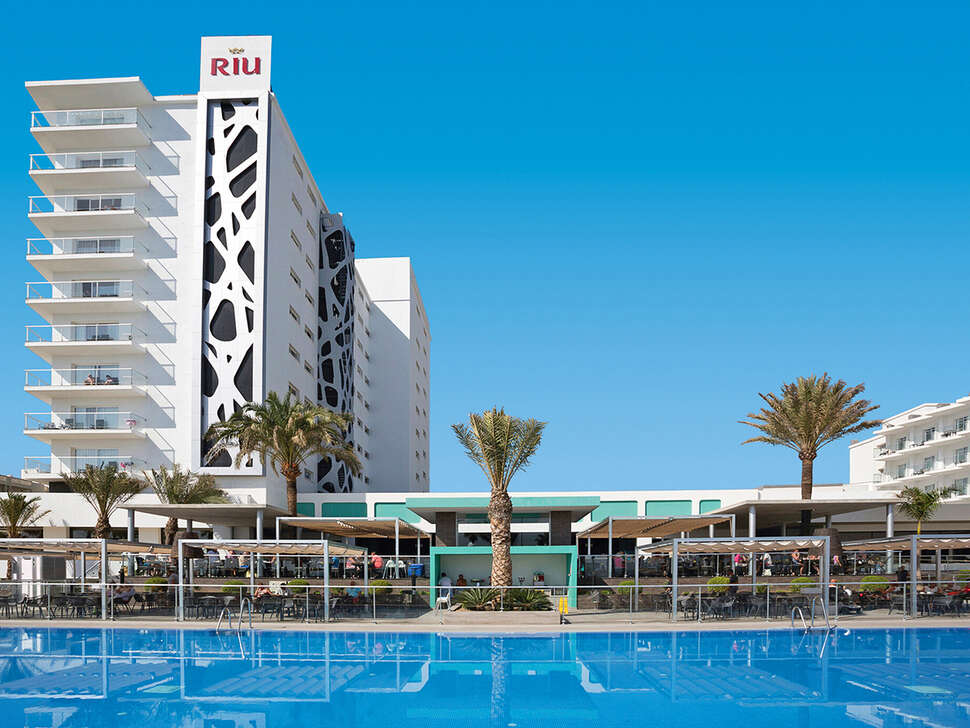 Een foto van het zwembad bij Riu Costa del Sol