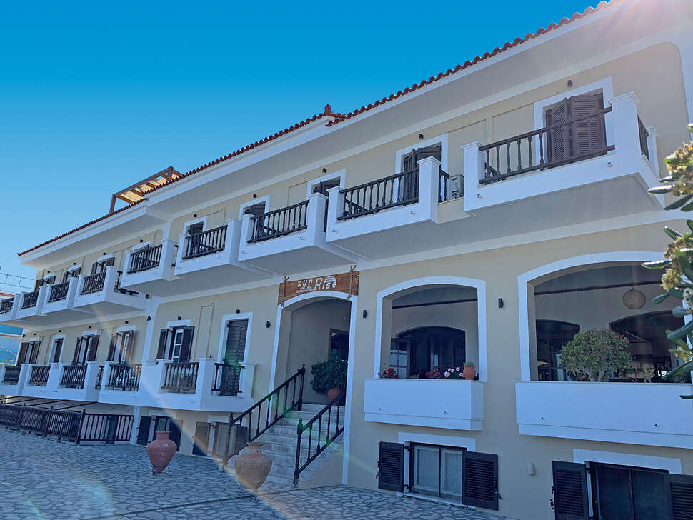 Een foto van de buitenkant van Sunrise Hotel Ireon