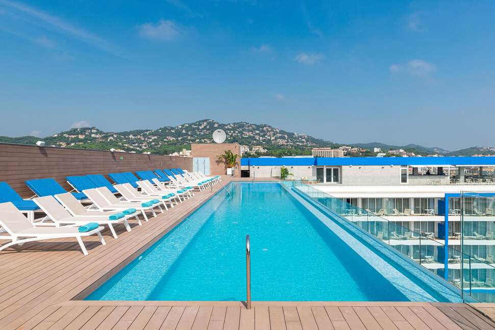 Ein Foto von einer Übersicht des L'Azure Hotel