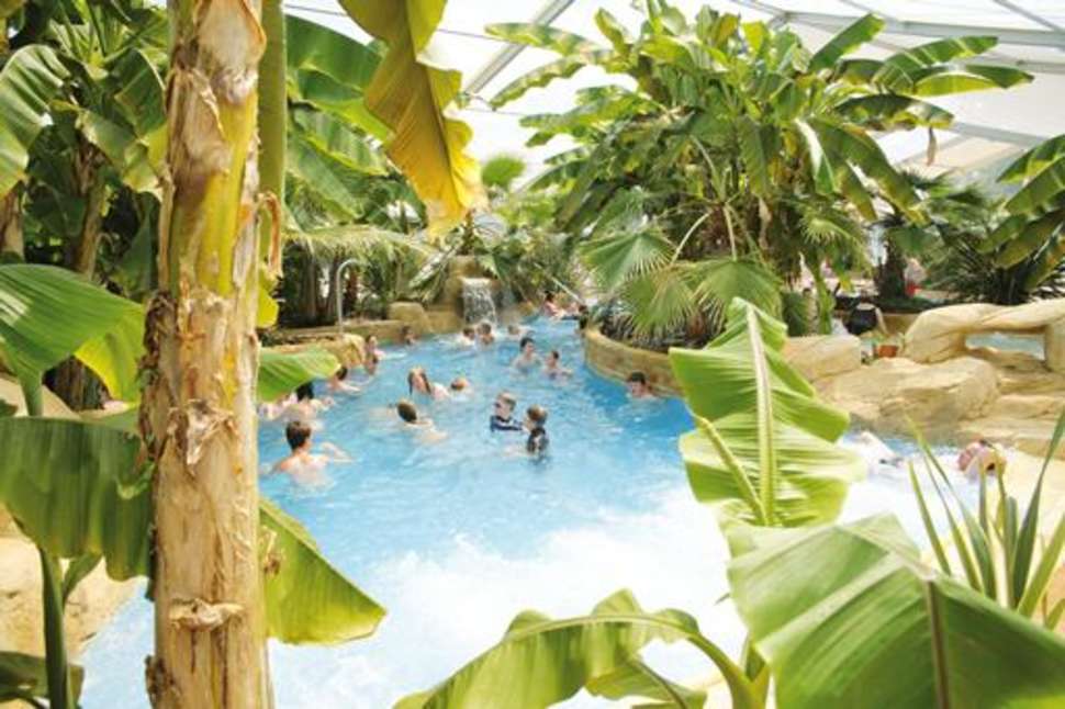 Een foto van het zwembad bij Les Ormes Domaine & Resort
