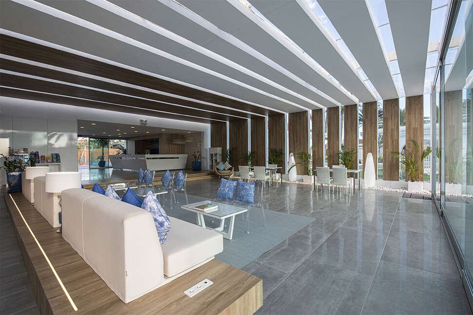 Een foto van het interieur van Hotel Livvo Dunagolf Suites