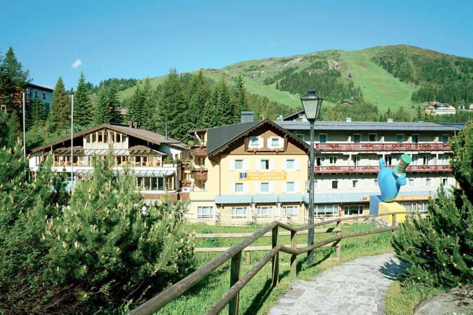 Een foto van de buitenkant van Family Hotel Hinteregger