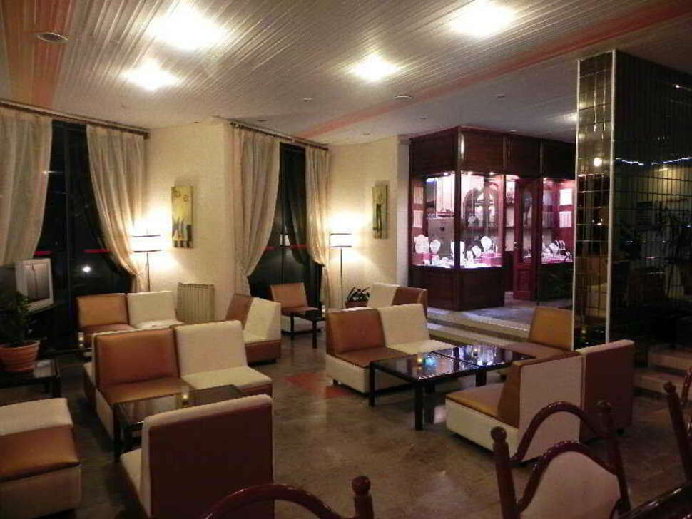 Een foto van het interieur van Cooee Hotel Albatros