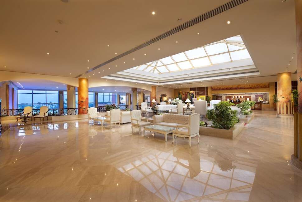 Een foto van het interieur van Amwaj Oyoun Resort & Casino