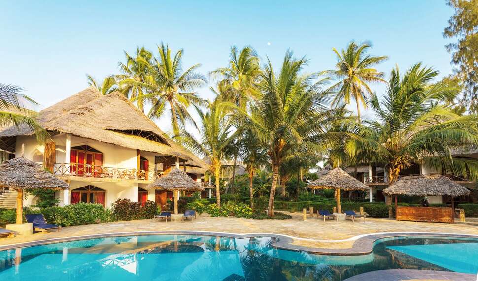 Een foto van het zwembad bij Waridi Beach Resort & Spa