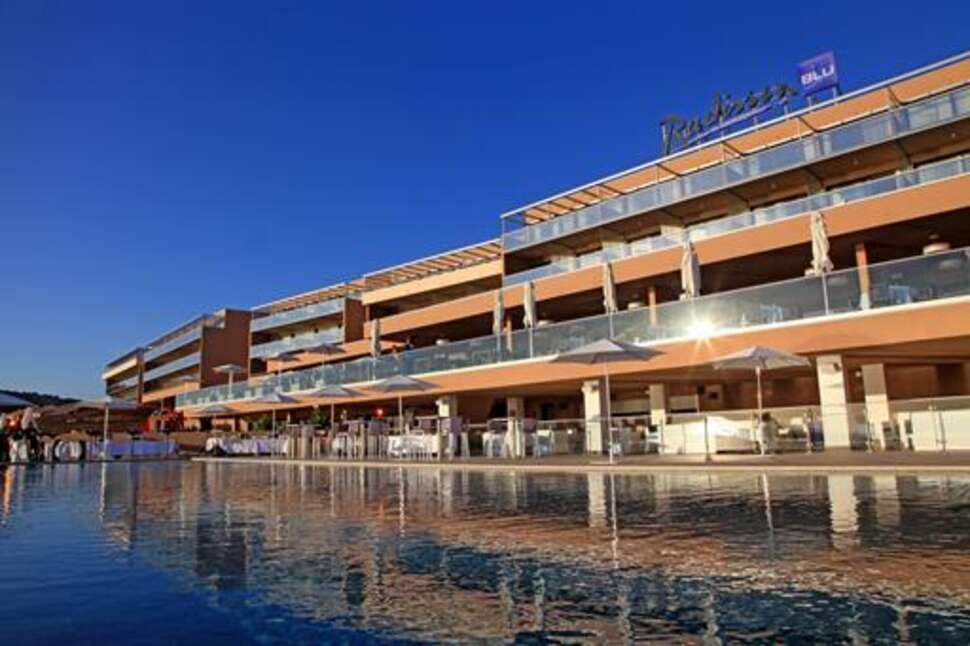 Een foto van de buitenkant van Radisson Blu Resort & Spa Ajaccio Bay
