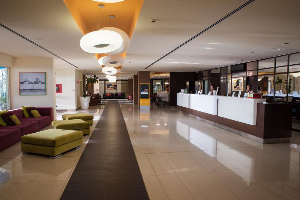 Een foto van het interieur van GH Avalon Sikani Resort