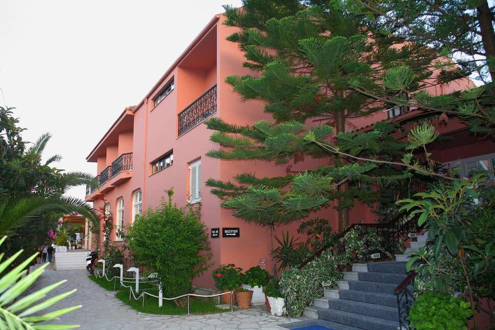 Een foto van de buitenkant van Hotel Athos