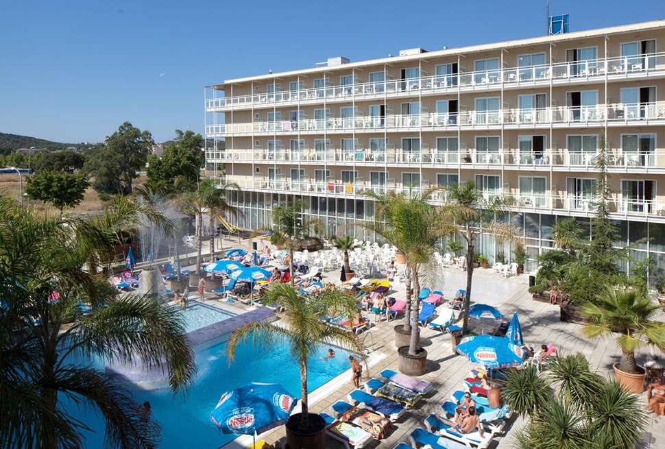 Een foto van het zwembad bij H-Top Platja Park
