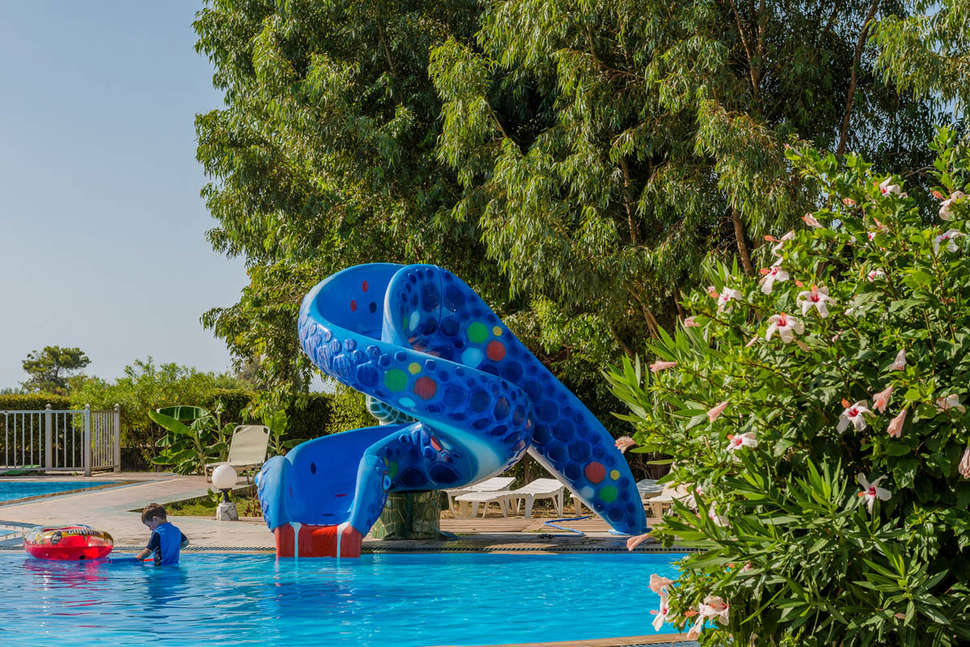 Een foto van het zwembad bij Olive Garden Hotel