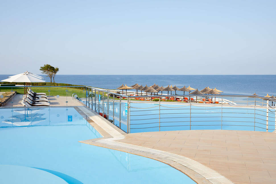 Een foto van het zwembad bij Istion Club & Spa