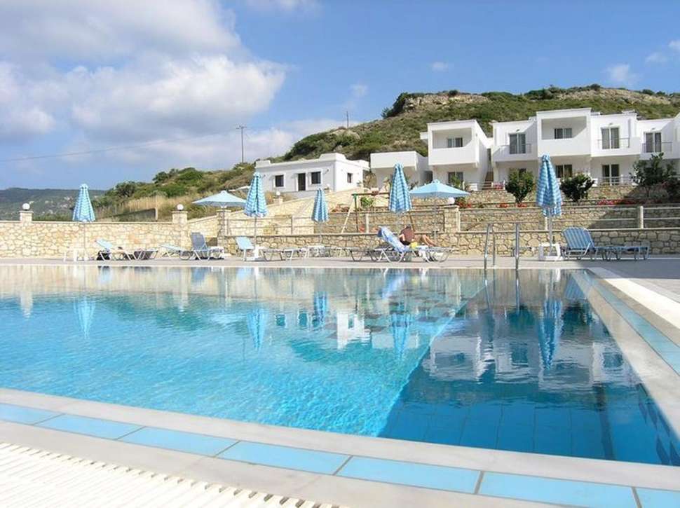 Een foto van het zwembad bij Diakonis Aparthotel