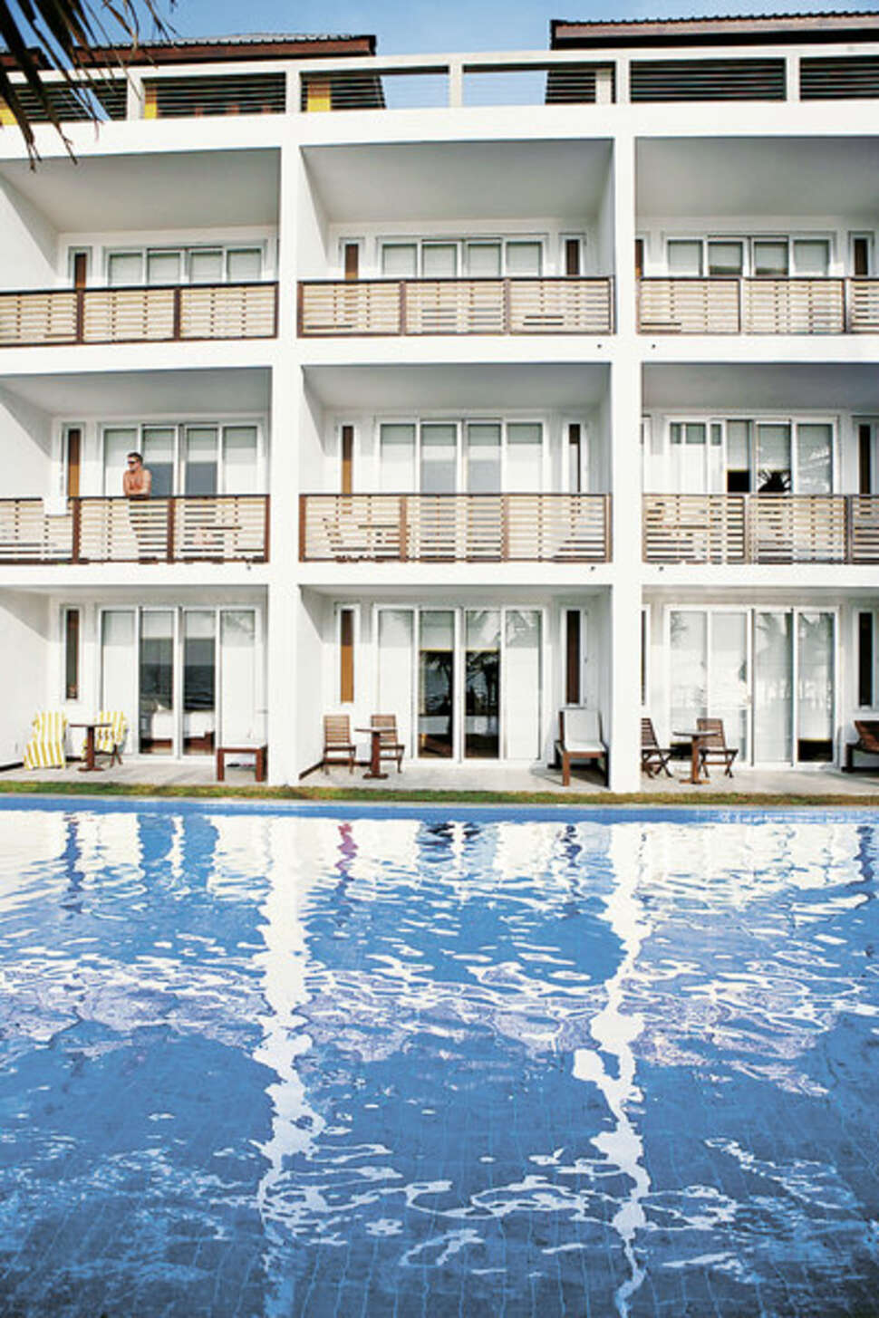 Een foto van het zwembad bij Jetwing Sea Hotel