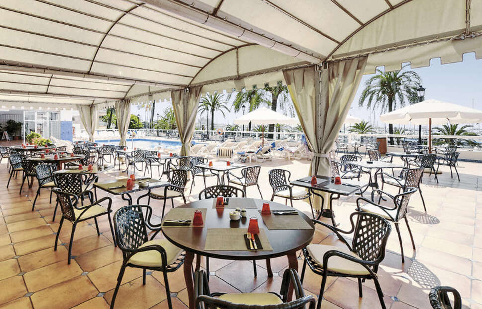 Een foto van het terras bij Hotel Palma Bellver Affiliated by Melia