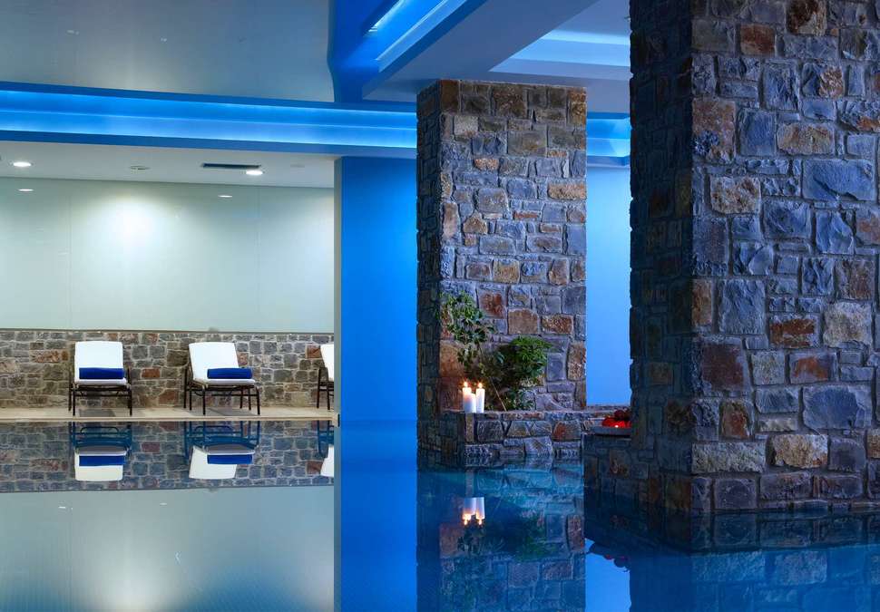 Een foto van het zwembad bij Filion Suites Resort & Spa