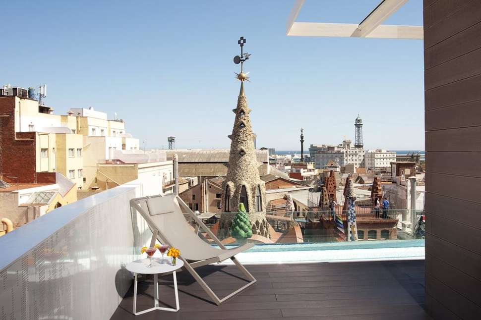 Een foto van het terras bij Hotel Gaudi